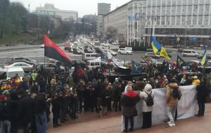 В акции, по подсчетам журналистов, приняли участие порядка ста человек