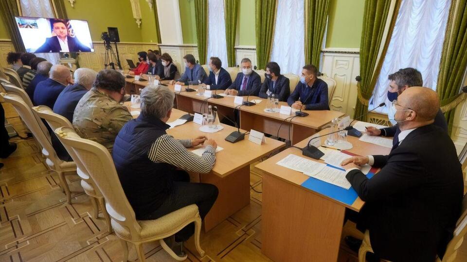 Зеленский провел встречу по видеосвязи