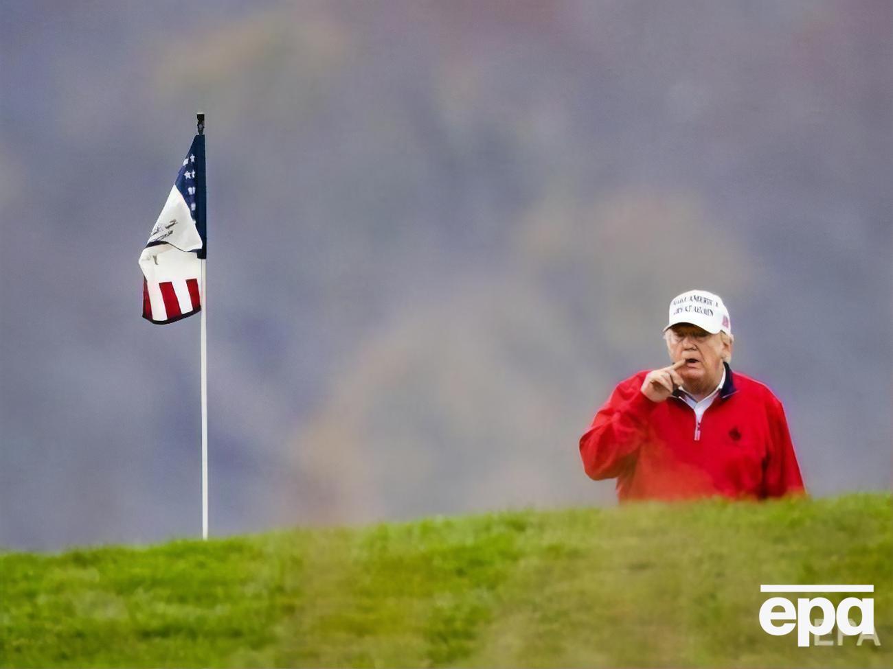 Трамп играл в собственном гольф-клубе