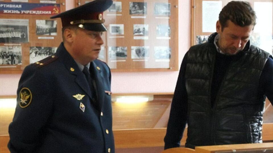 Колишній начальник ІК-1 Ярославля Ніколаєв (зліва) давав вказівку провести "виховну роботу" з побитим Макаровим