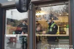 Полицейские разъясняли новый закон и раздавали маски гражданам