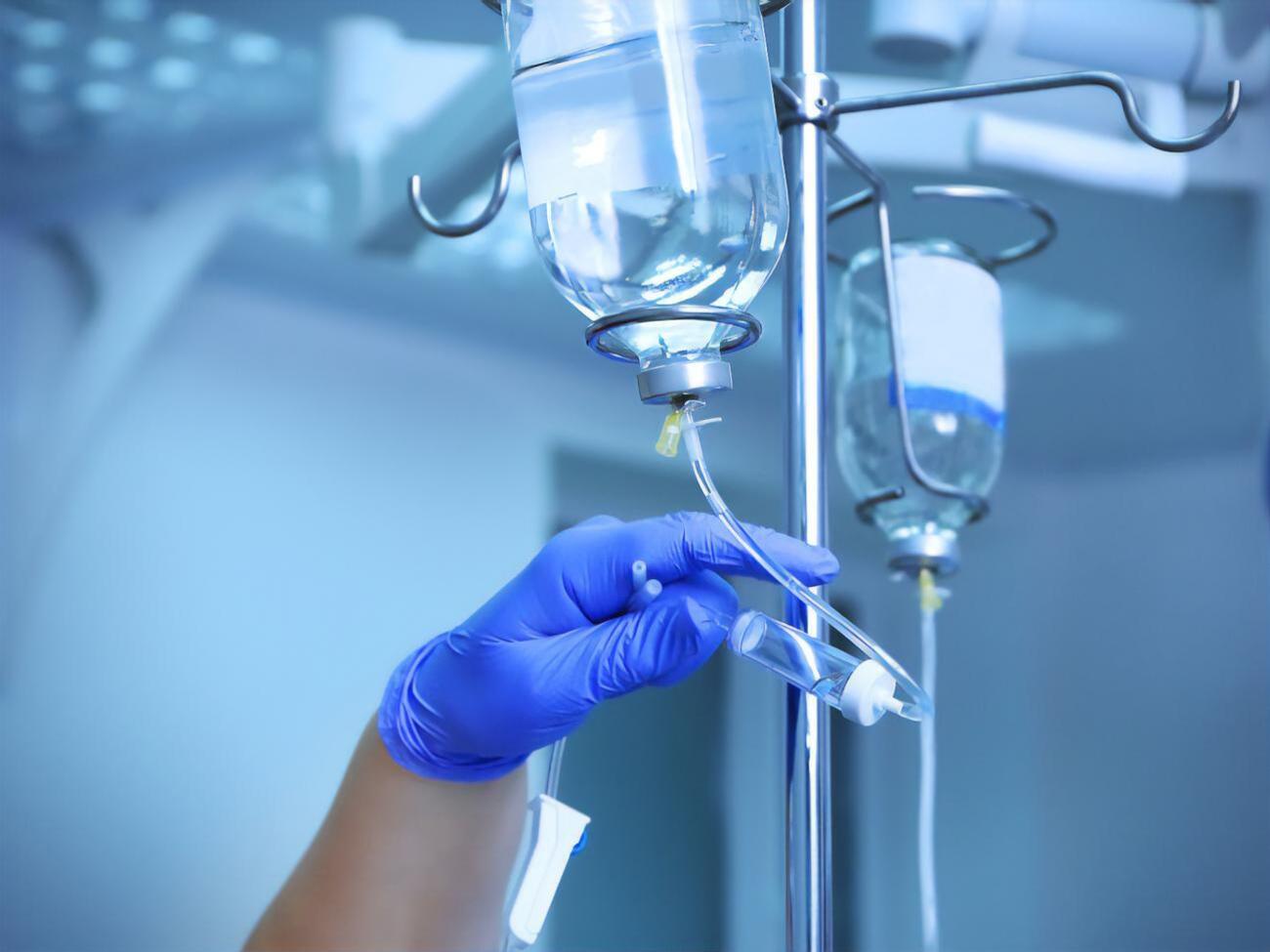 Regeneron призначають одноразово і вводять в організм через крапельницю