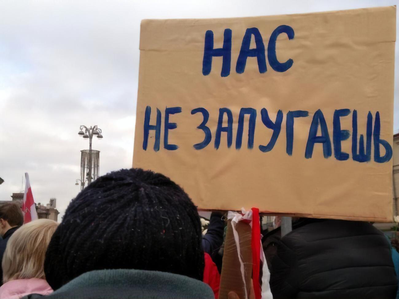 Протестувальники не злякалися вибухів біля метро "Кам'яна гірка" в Мінську
