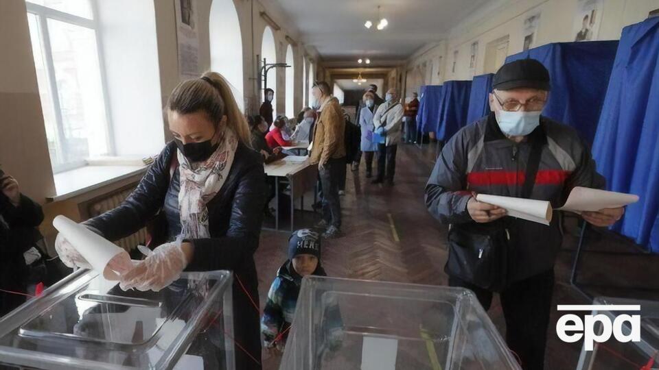 Ненадання можливості проголосувати виборниці може свідчити про порушення її прав, зазначили в "Опорі"