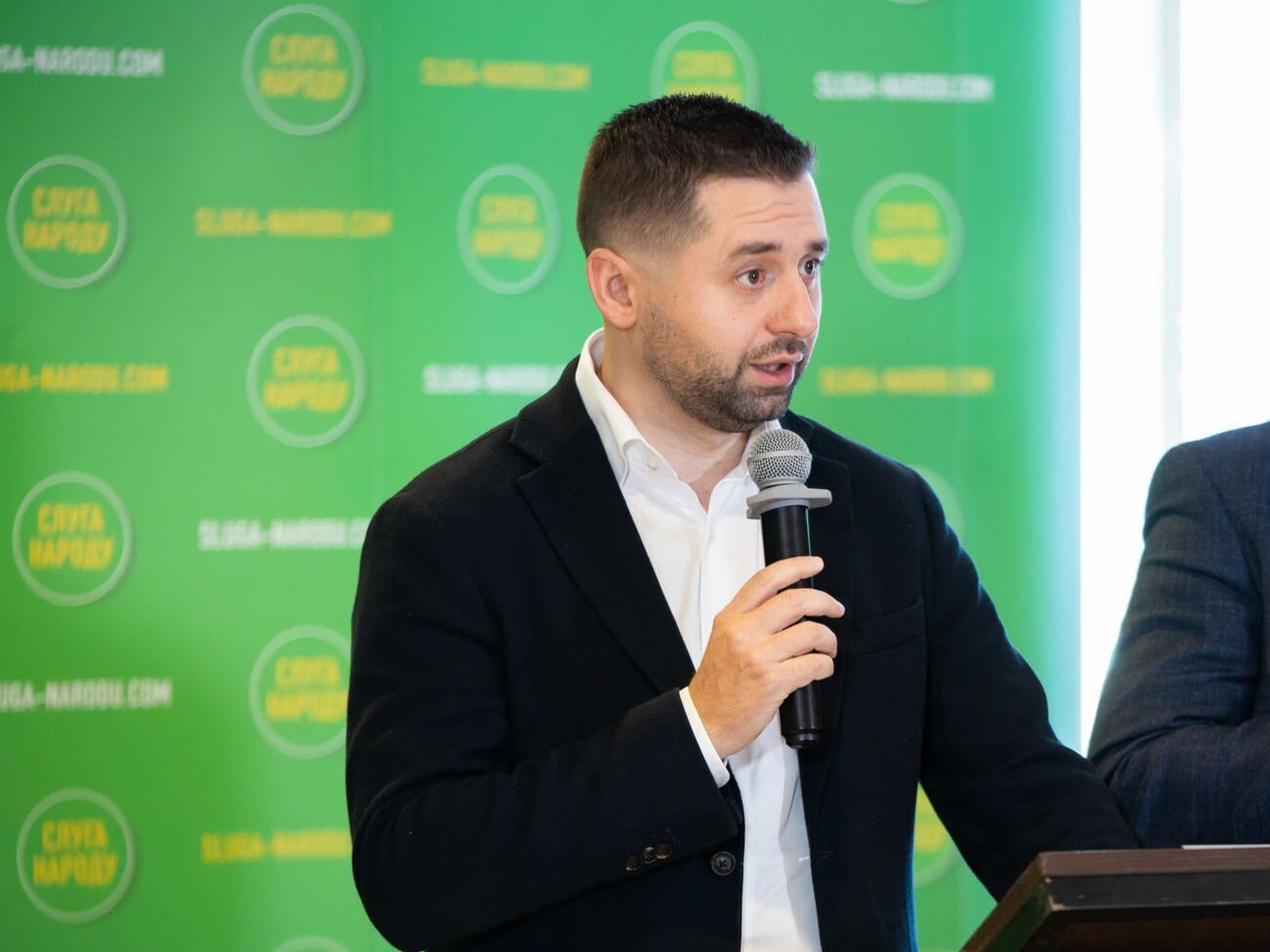 Арахамия изначально сдавал два теста на COVID-19