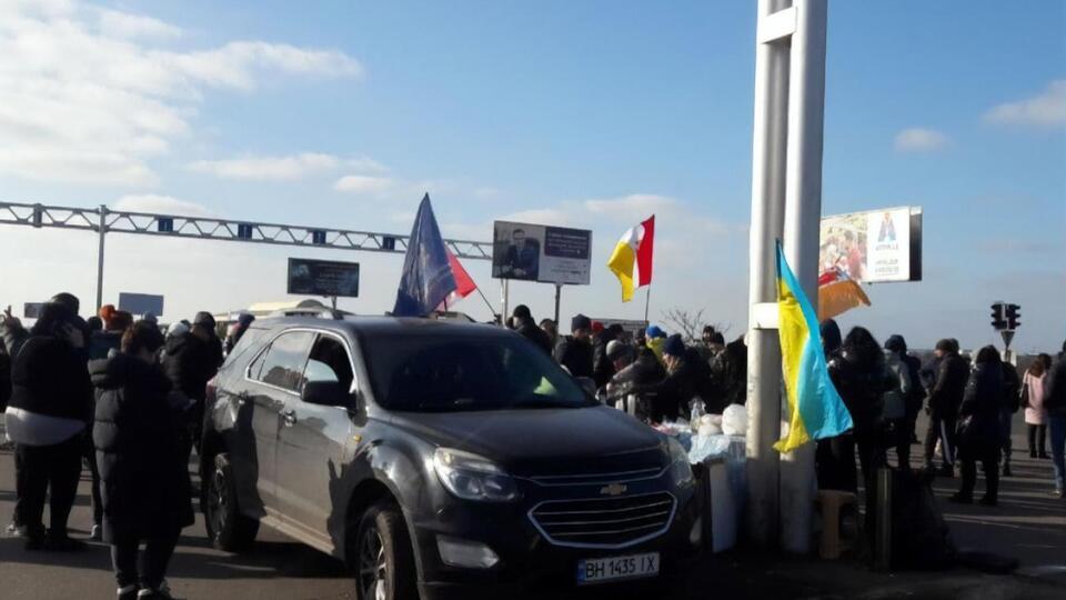 Протестующие перекрывали движение по Овидиопольской трассе