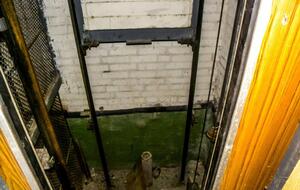 Кабина лифта рухнула в одном из гипермаркетов в Святошинском районе