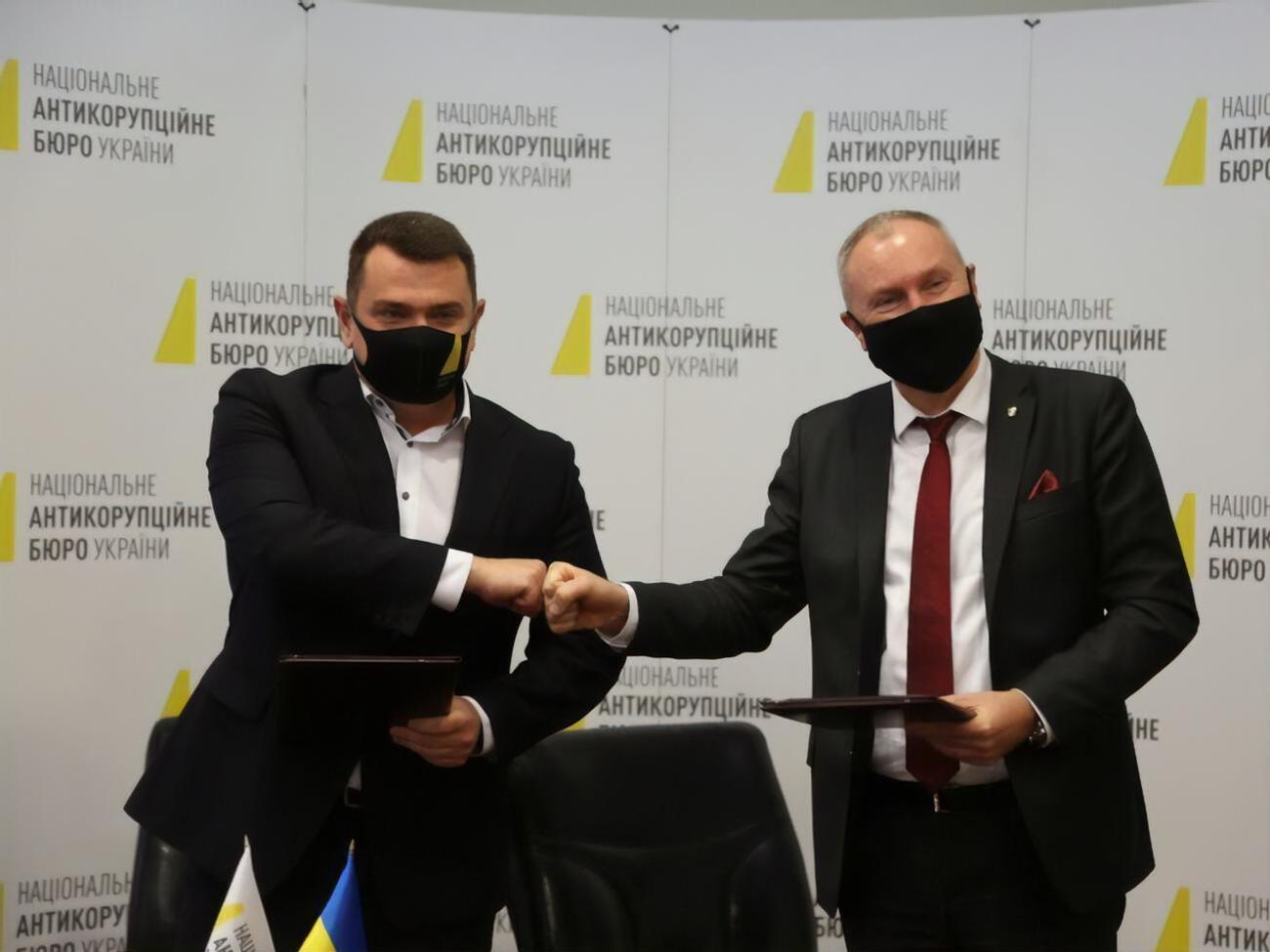 По словам Фоменко (справа), руководство госконцерна добровольно раз в год проходит проверку на полиграфе
