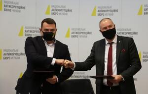 По словам Фоменко (справа), руководство госконцерна добровольно раз в год проходит проверку на полиграфе