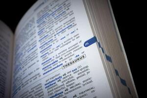 Оксфордский словарь назвал слово года