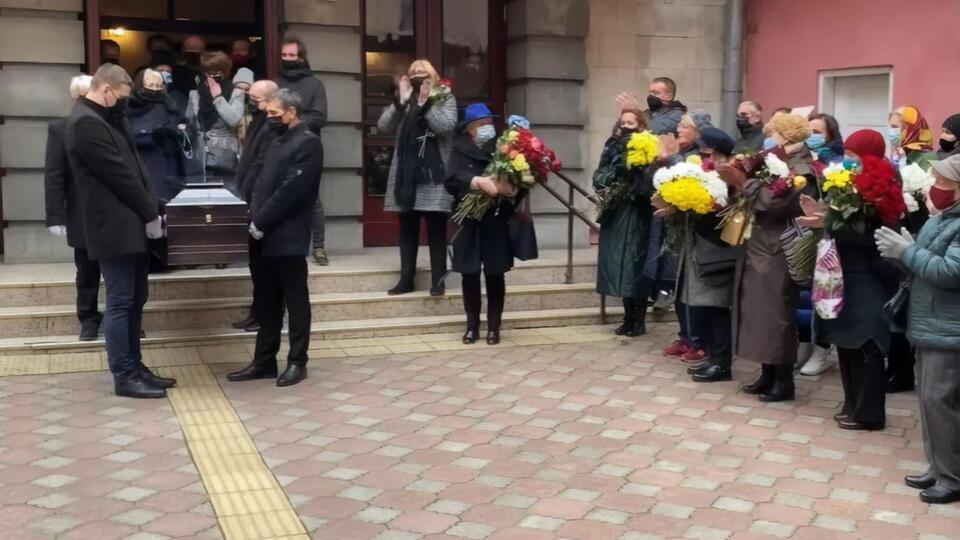 Церемония прощания с Виктюком состоялась в Театре юного зрителя