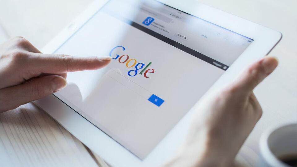 По оценке Роскомнадзора, Google не удаляет из поисковой выдачи до 30% "опасного контента"