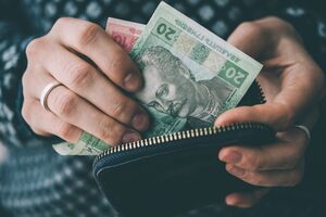 23,9% опитаних стверджують, що кількість грошей у їхній сім'ї "значно зменшилася"