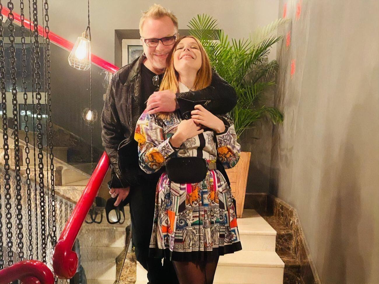 Пресняков, Подольская: Почему небо плачет? Мы идем под дождем. Сердце любовь сжигает. Почему не вдвоем?