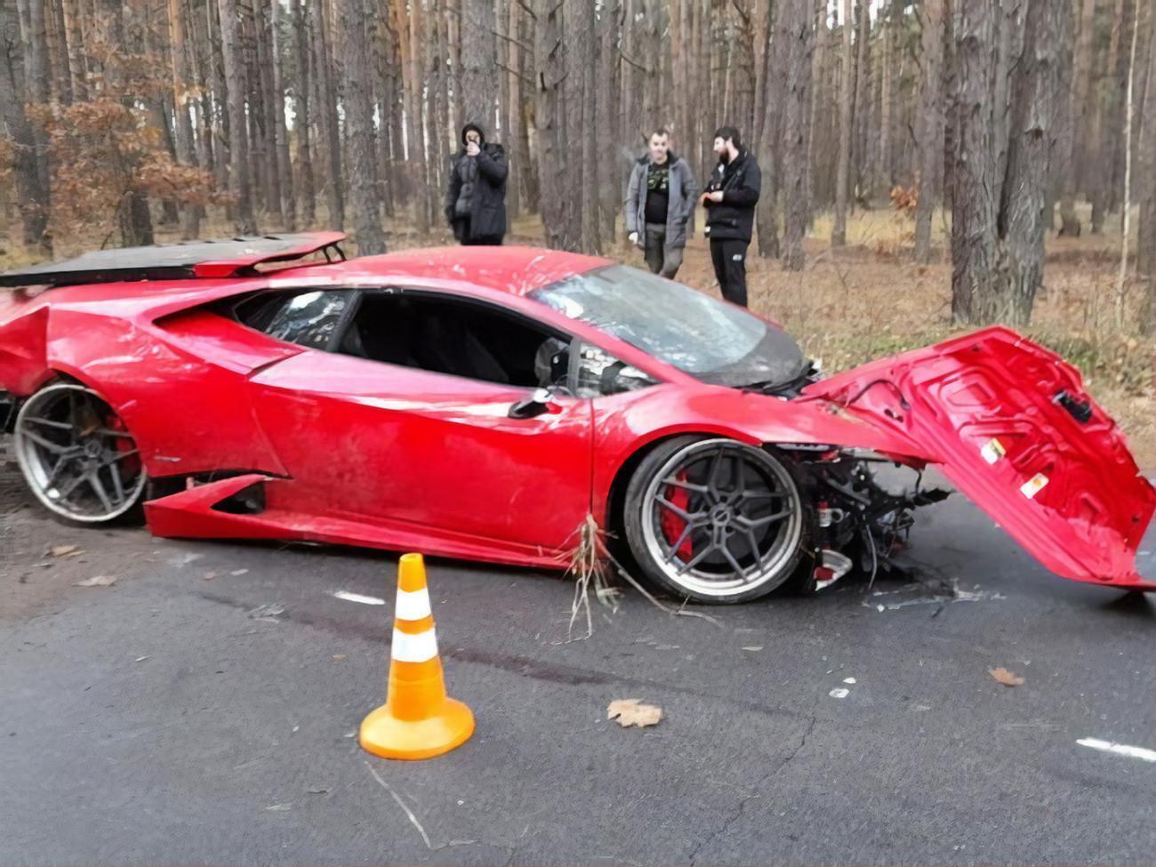 Lamborghini&nbsp;врезался в деревья