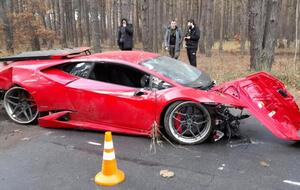 Lamborghini врезался в деревья