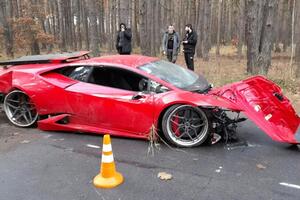 Lamborghini врезался в деревья
