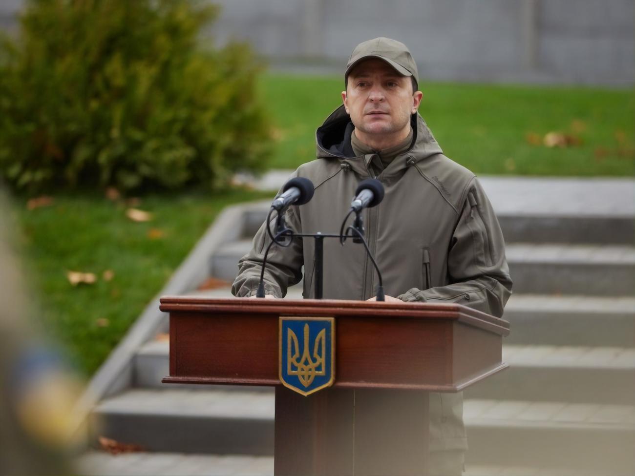 Зеленский открыл доступ к работе в зоне военного конфликта на Донбассе