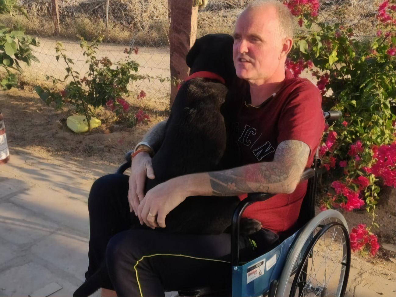 Джонса вже виписали з лікарні, він пересувається на інвалідному візку