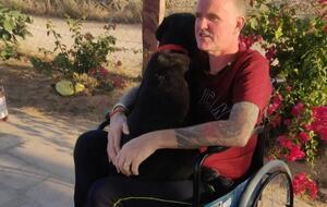 Джонса уже выписали из больницы, он передвигается на инвалидной коляске