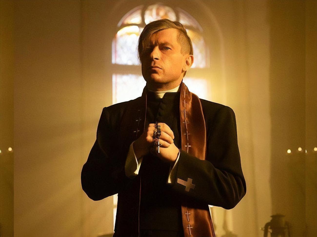 Лева из "Би-2":&nbsp;Эта песня посвящается всем отверженным, униженным и оскорбленным, коих с каждым годом становится все больше и больше