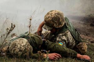 В случае с ранением бойца 24 ноября украинские военные огонь в ответ не открывали, чтобы провести эвакуацию
