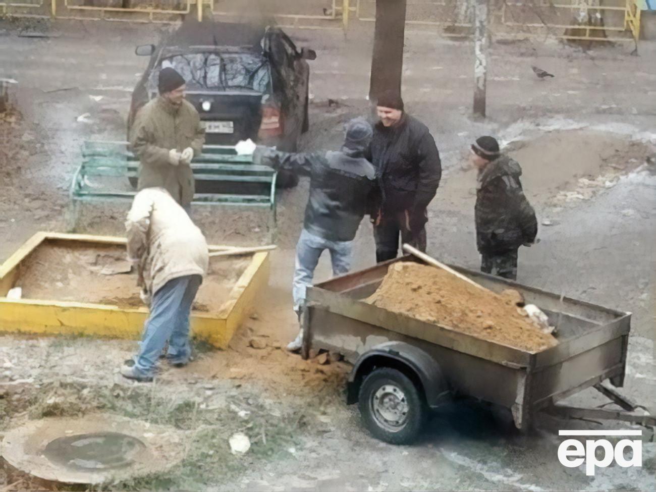 У РФ комунальні служби використали пісок із дитячого майданчика