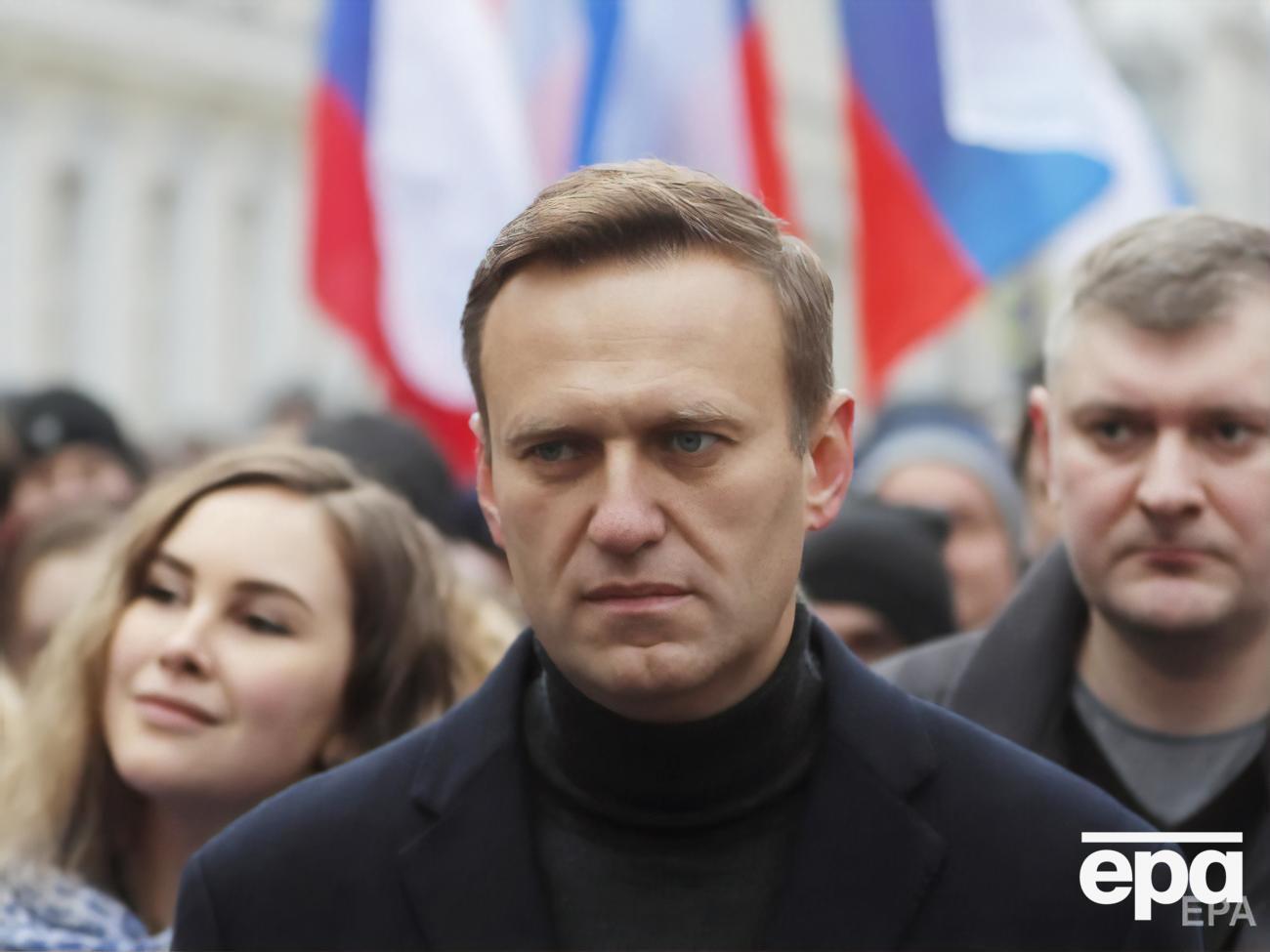 Соратники российского оппозиционера заявляли, что нашли бутылку со следами "Новичка" в гостиничном номере Навального в Томске