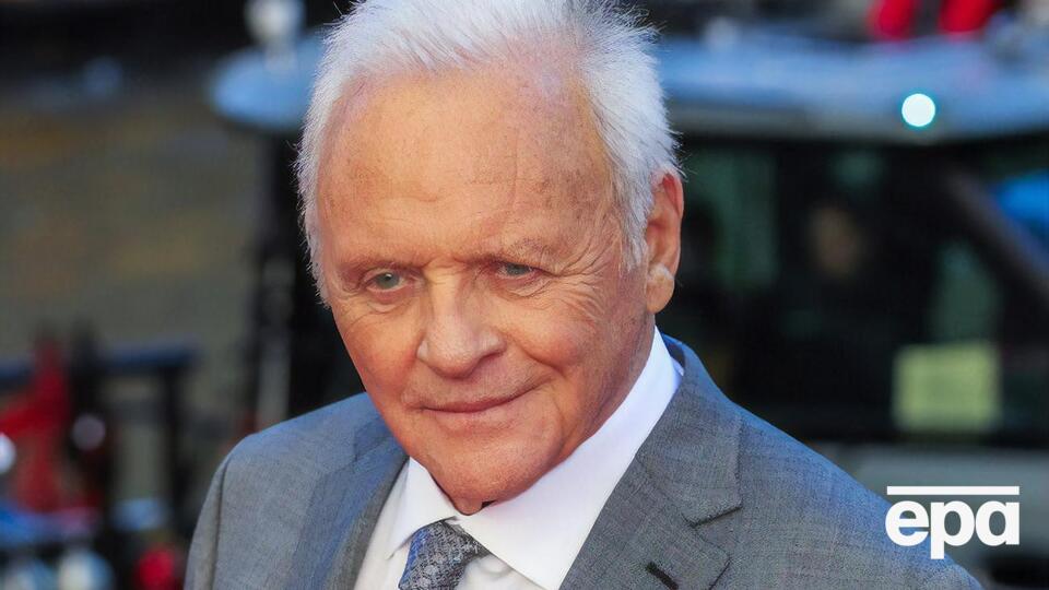 Хопкінс народився у 1937 році