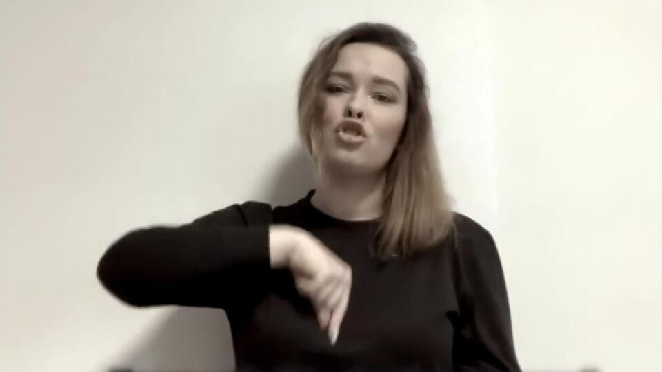 Заботкіна заспівала пісню alyona alyona мовою жестів