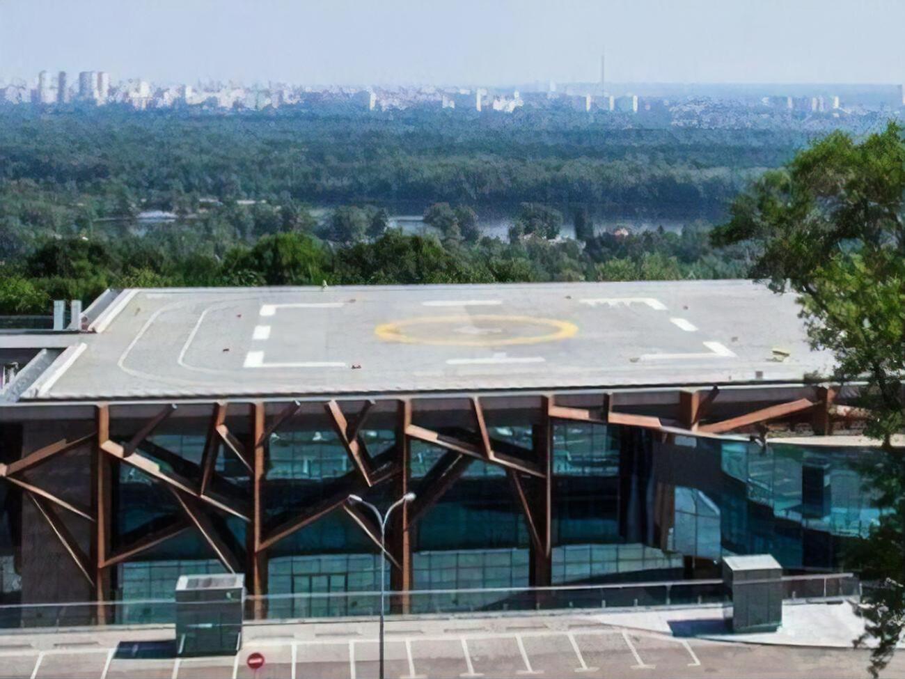 Ефимов сообщал, что оформил КВЦ "Парковый" на мать