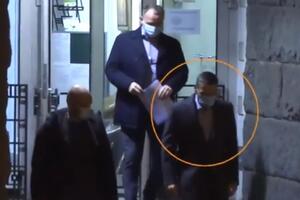 Журналісти зняли, як бізнесмени і чиновники виходили з одного приміщення