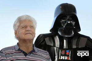 До того, как заняться актерством, Проуз являлся профессиональным бодибилдером и тяжелоатлетом