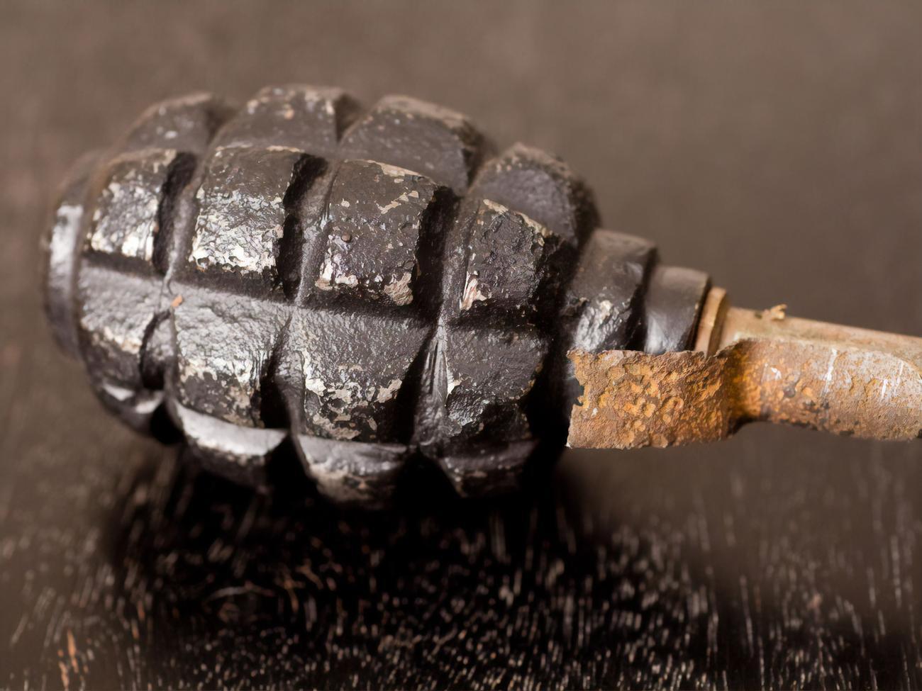 По данным полиции, под офисом взорвалась, вероятно, граната