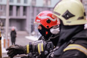 Пожарные боролись с огнем в многоэтажном доме в городе Марганец Днепропетровской области