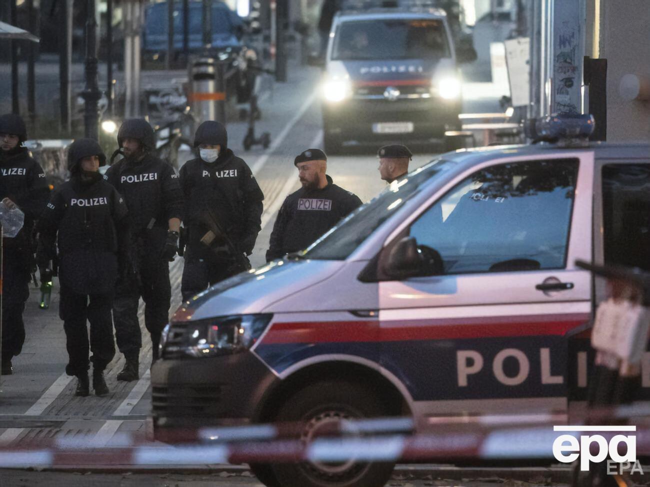 Полиция сообщила, что стреляли несколько преступников