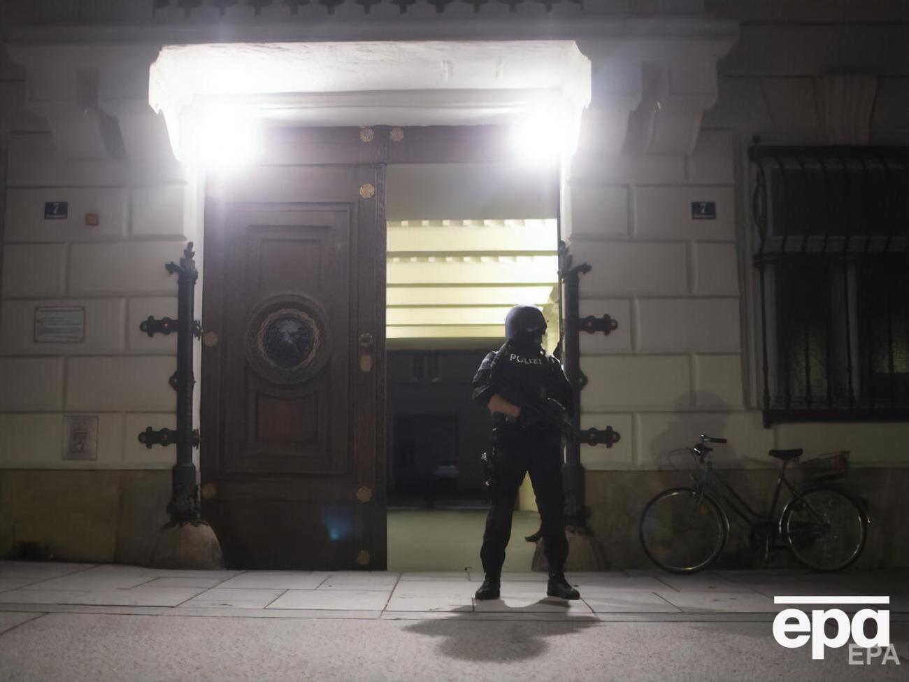 Полицейские застрелили одного из нападавших