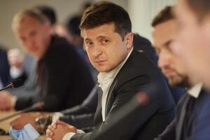 Президент Зеленський закликав парламент визнати неправомірним рішення КСУ, позбавити повноважень увесь склад суду і призначити новий