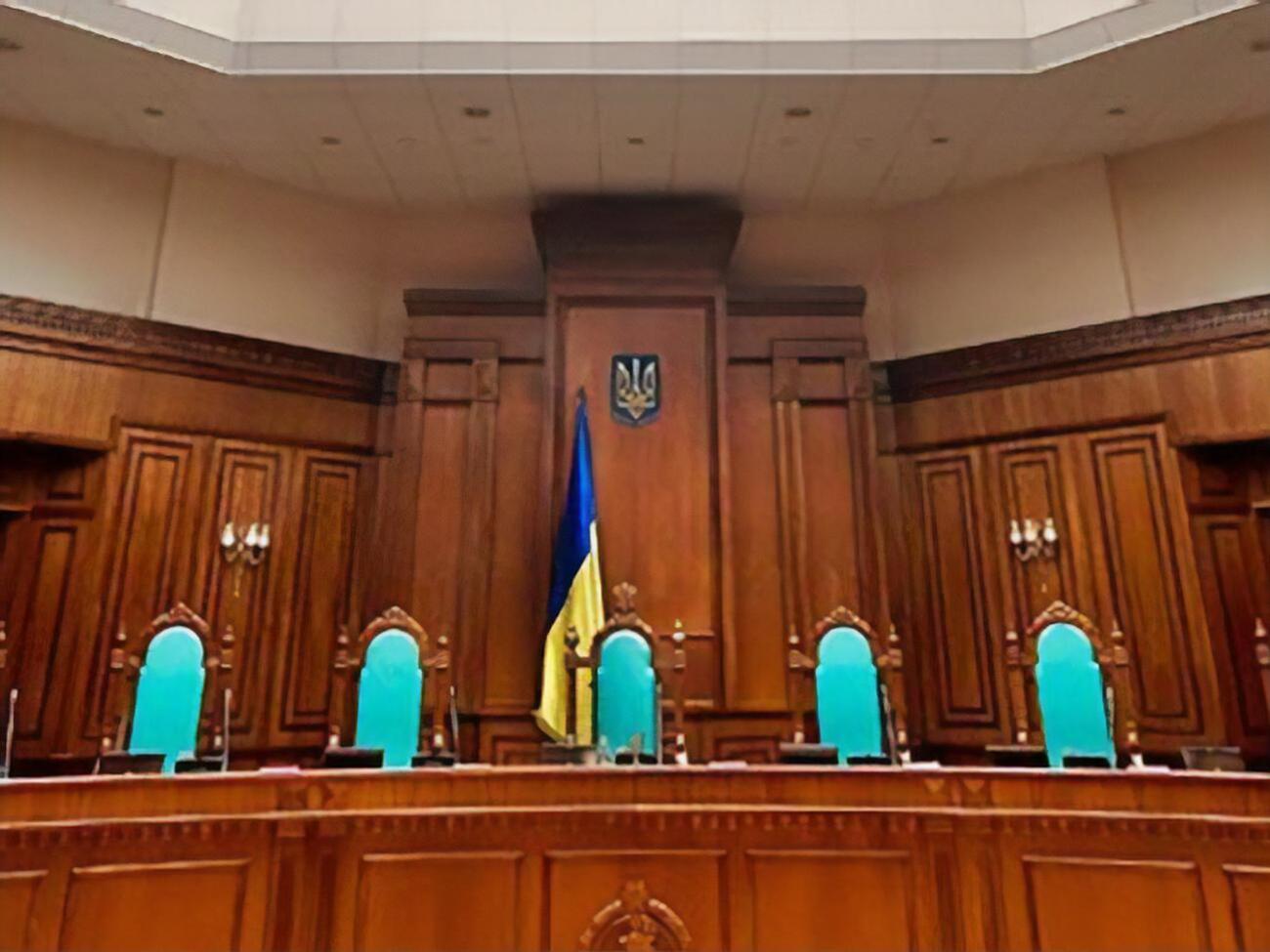 У червні КСУ відновив слухання у справі про конституційність закону