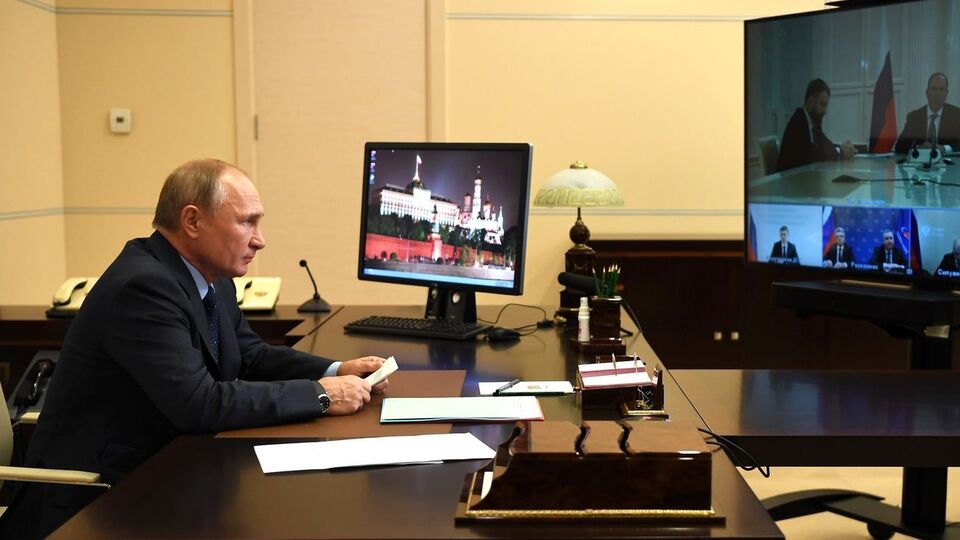 Путин потребовал объяснить причины задержки