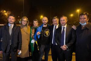 Маркив (в центре) вышел на свободу 3 ноября