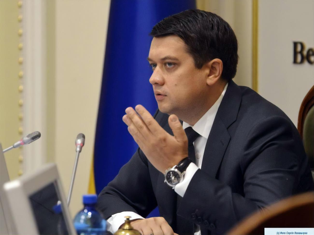 Разумков: Якщо ми за два тижні не можемо провести засідання і можемо розглянути тільки чотири питання, у мене виникає логічне запитання: а що ми робимо?