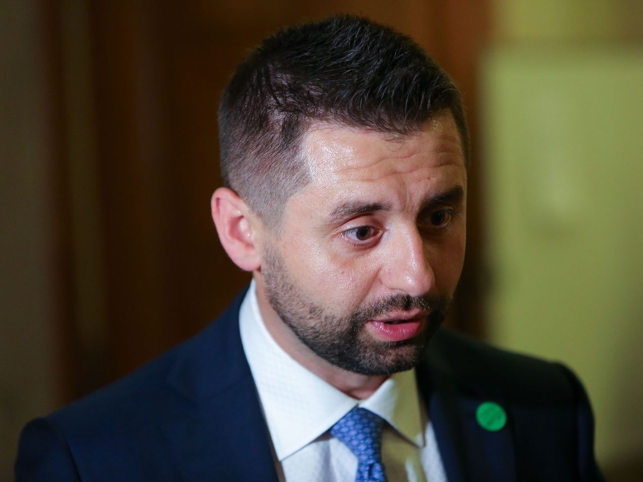 Україна живе у борг, зазначив Арахамія