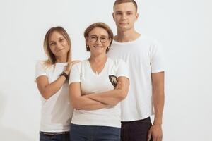 Инара Заричанская со своими детьми Софией и Захаром