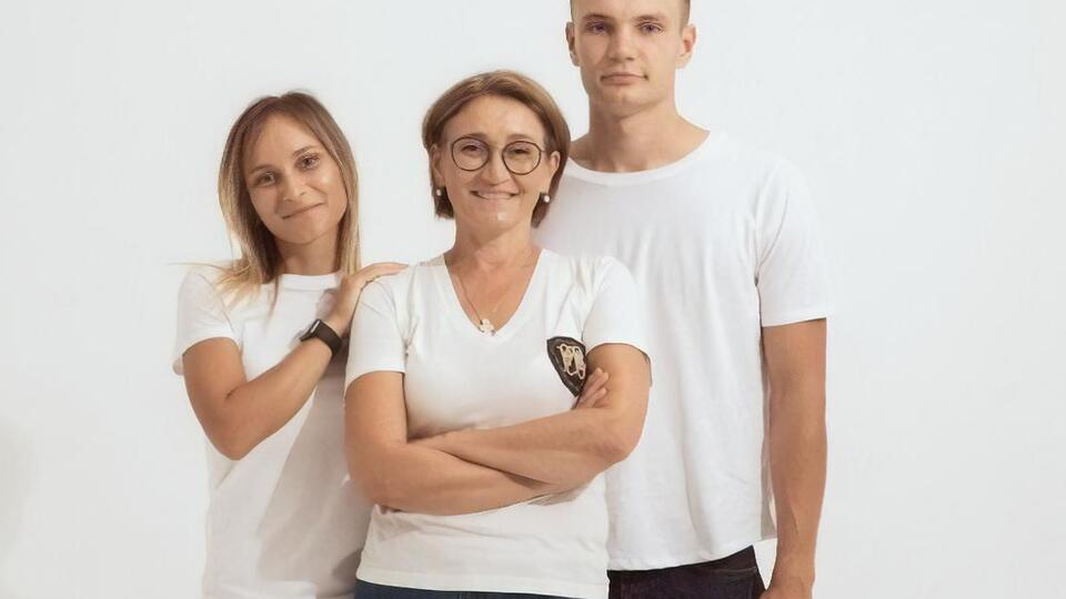 Инара Заричанская со своими детьми Софией и Захаром