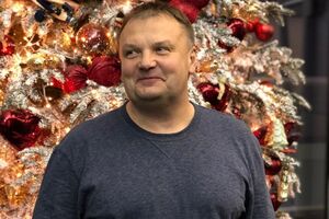 Цивілізовані країни заливають свої економіки грошима. А в нас вигадані проблеми – мова, приватизація землі. Головне – щоб лохи не думали про економіку