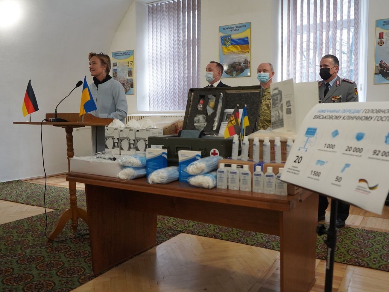 У німецькому посольстві зазначили, що збройні сили Німеччини регулярно надають гуманітарну допомогу Україні