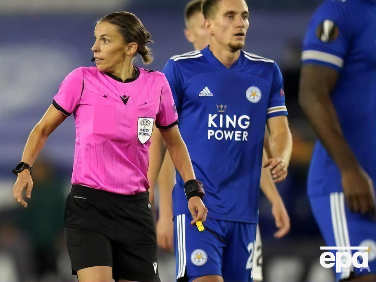 В апреле 2019 года Фраппар стала первой женщиной-судьей в чемпионате Франции