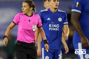 В апреле 2019 года Фраппар стала первой женщиной-судьей в чемпионате Франции