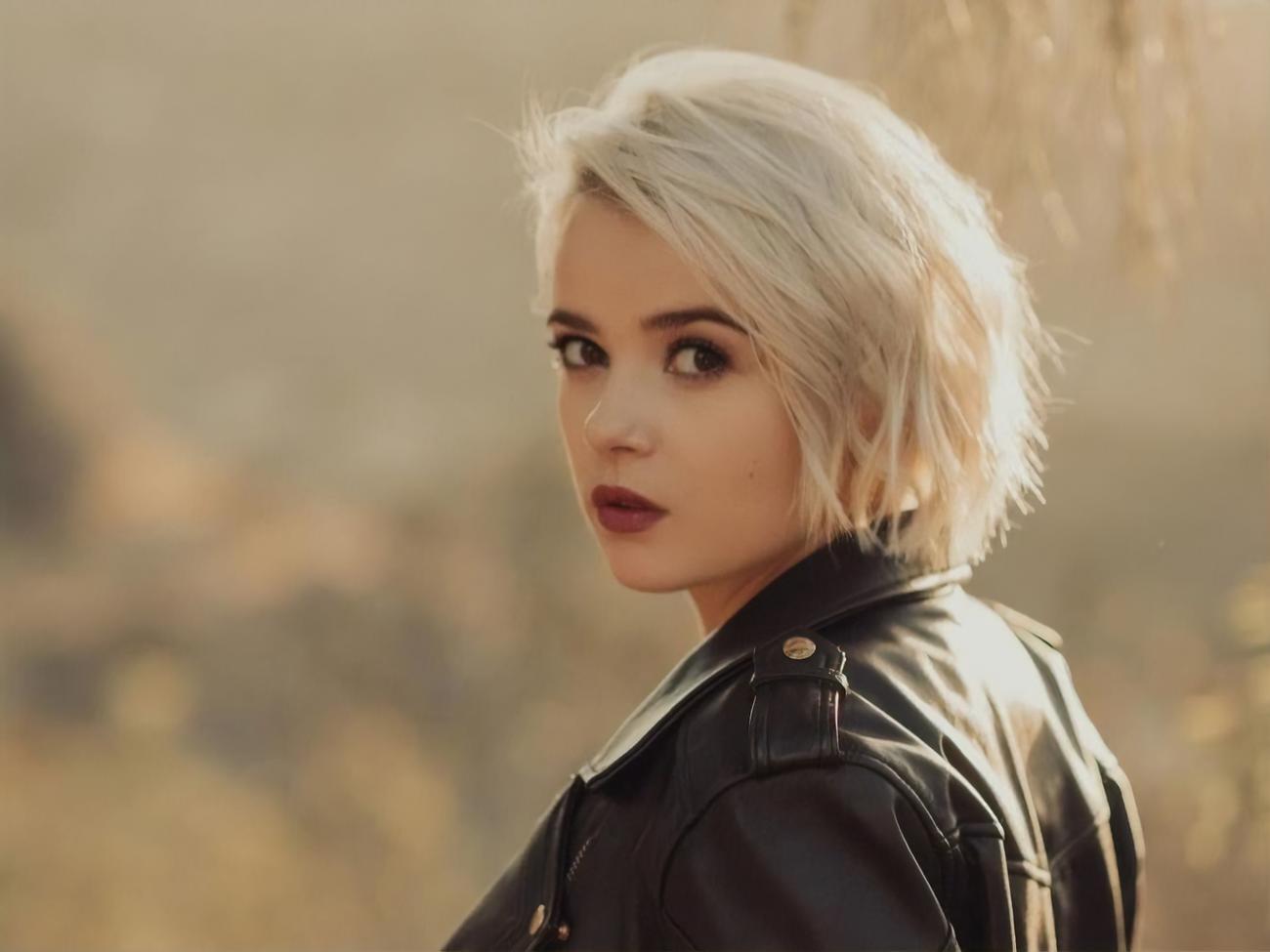 Мика Ньютон вышла замуж за Сааведру в 2018 году